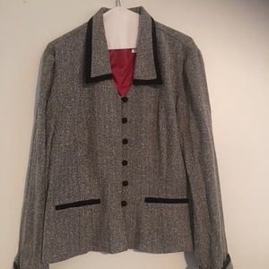 Great tweed suit set with Velvet details